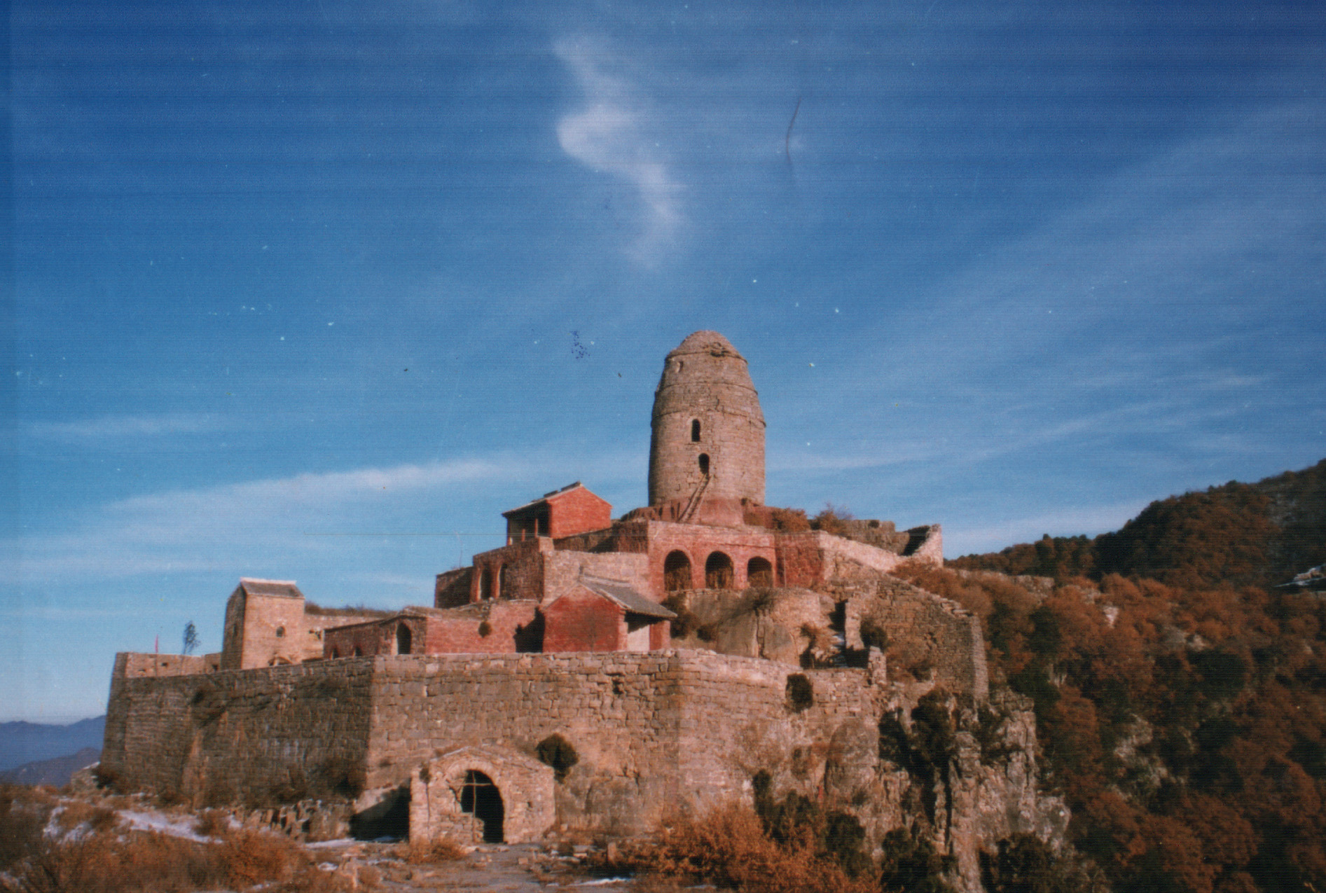  p>东华山又名子华,小华山,位于山西省绛县县城东南.公园总面积3771.