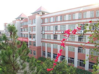 始兴县风度中学