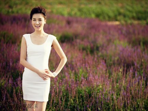  p>邢宇菲,曾用名歌洋,1981年10月7日出生于吉林省通化市,中国内地女