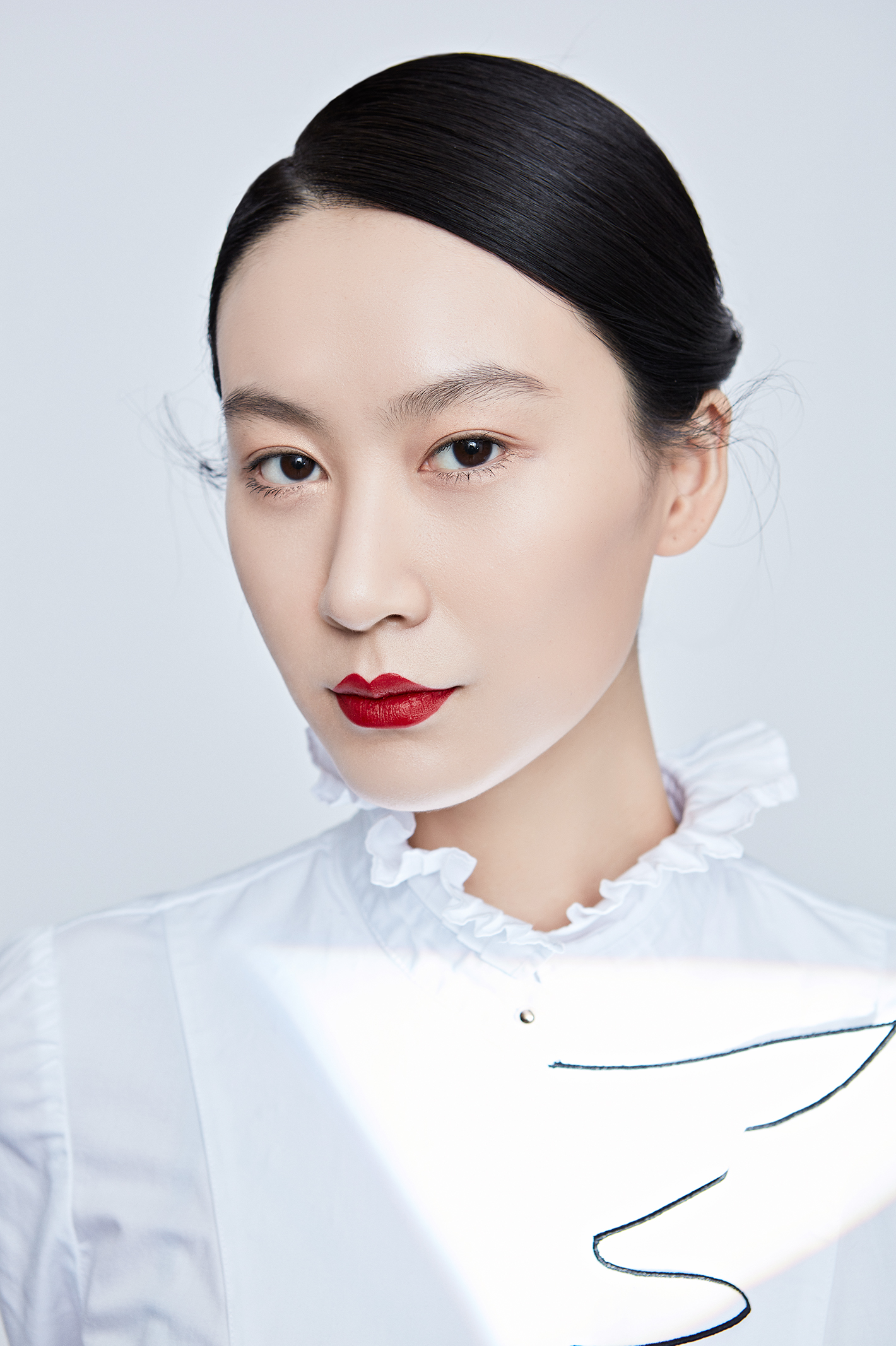  p>刘禹含,女,河北唐山人,造型师,禹含造型创始人,全国金牌化妆十佳