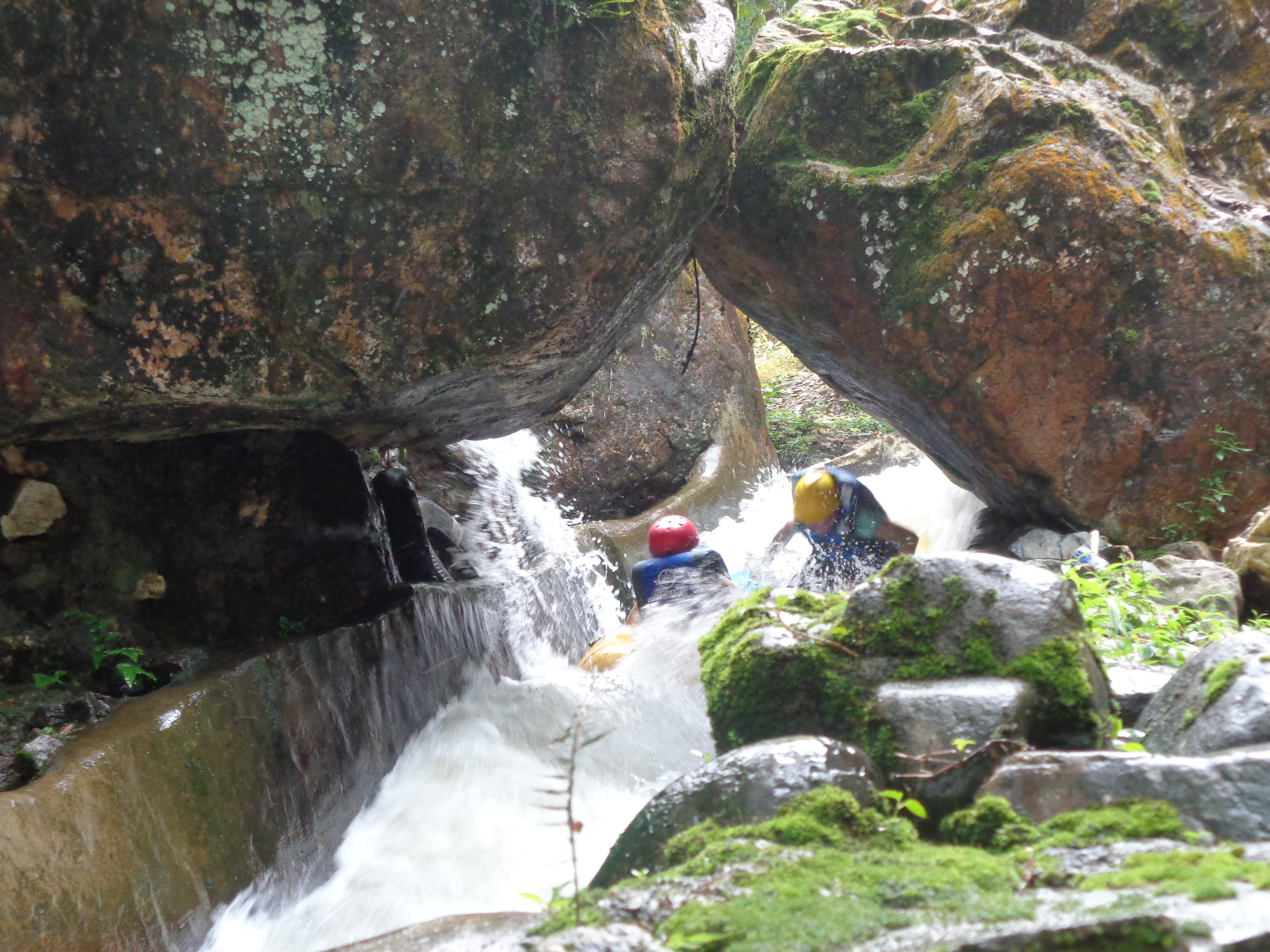  p>桂山大峡谷漂流位于风光秀丽的万绿湖桂山旅游区内,距 a href="#"
