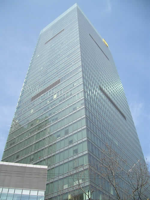  p>上海嘉华中心位于淮海中路近东湖路,处於繁华闹市中的幽静地段.