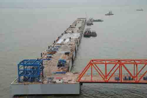  p>又称"透空式高桩码头".