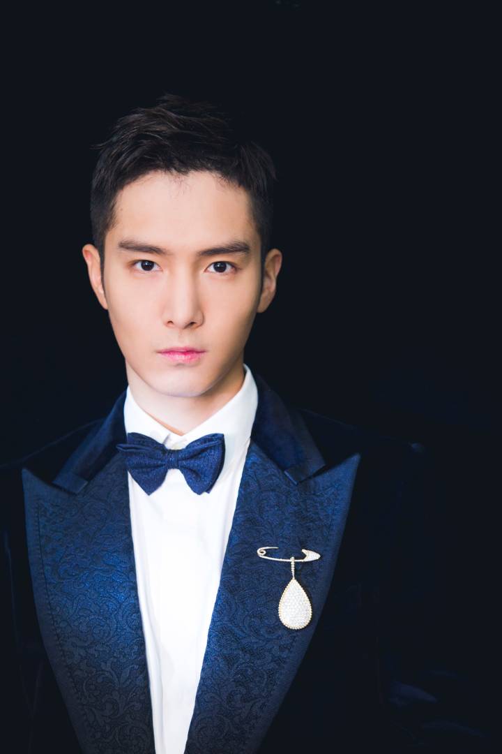 原名盛翔,1990年9月23日出生于浙江省杭州市,中国内地男演员