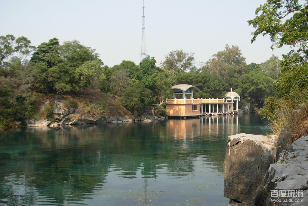  p>灵水位于广西南宁市武鸣区灵水路5号,是全国三大恒温泉水湖之一,亦