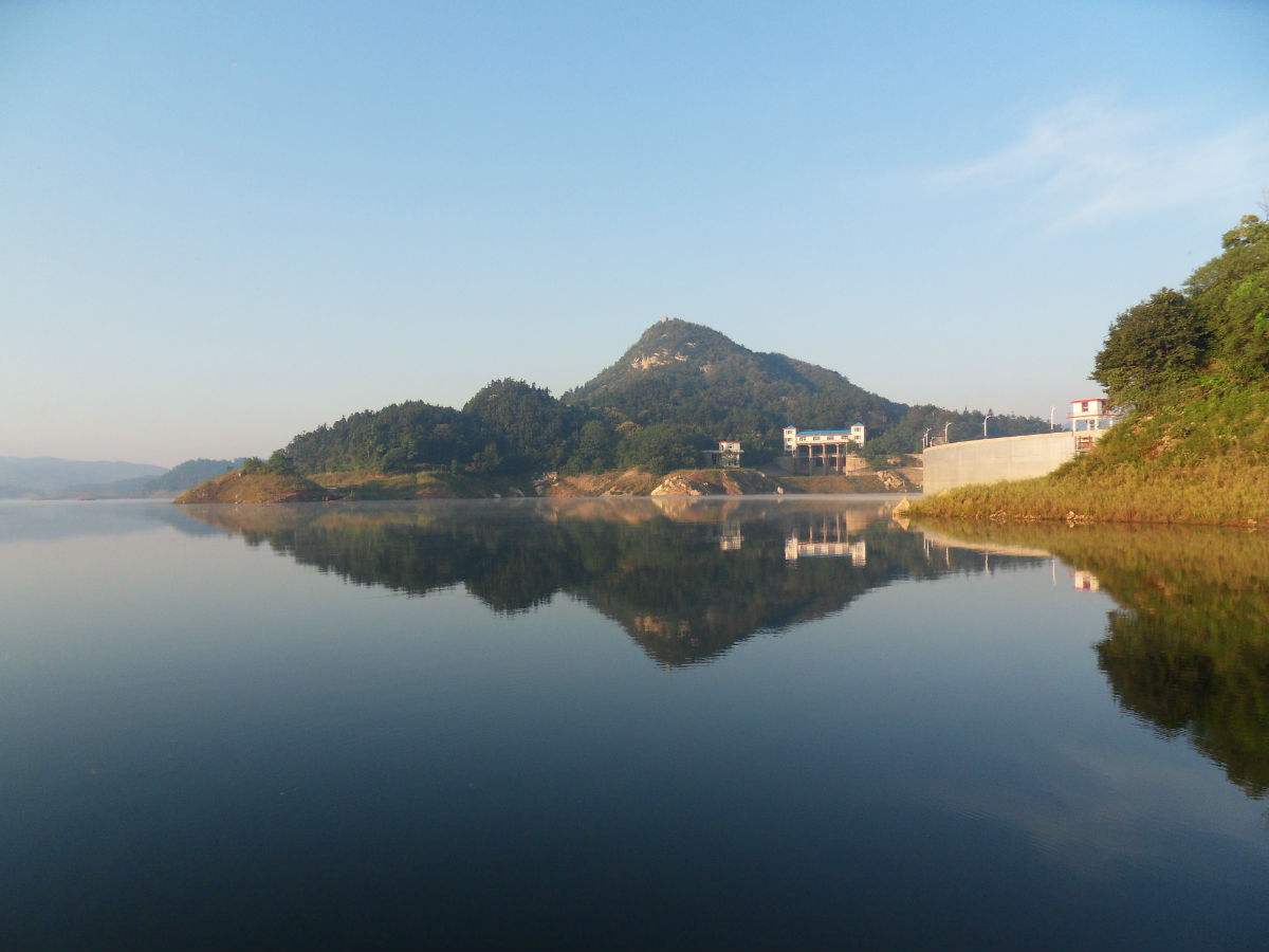 class="ref" data-ctrid="tvajssdu6slt">香山湖位于河南省信阳市新县