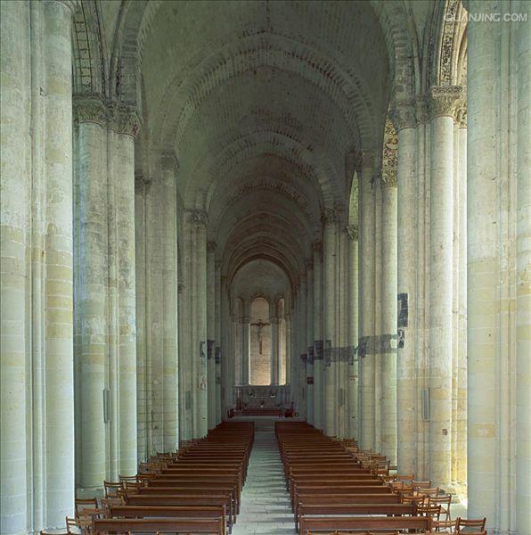  p>加洛林王朝时期出现,11—12世纪流行于西欧,北欧及部分东欧地区的