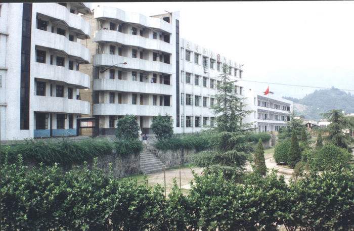 北京市房山区长阳中学