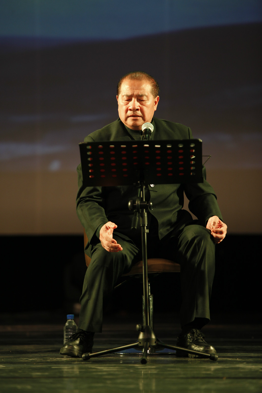  p>胡连华,1956年出生于吉林省长春市,中国著名配音演员,代表作《 a