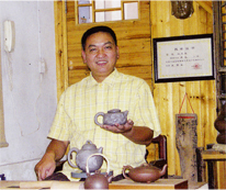 p>潘俊,紫砂壶艺人,陶瓷艺人,工艺美术师.