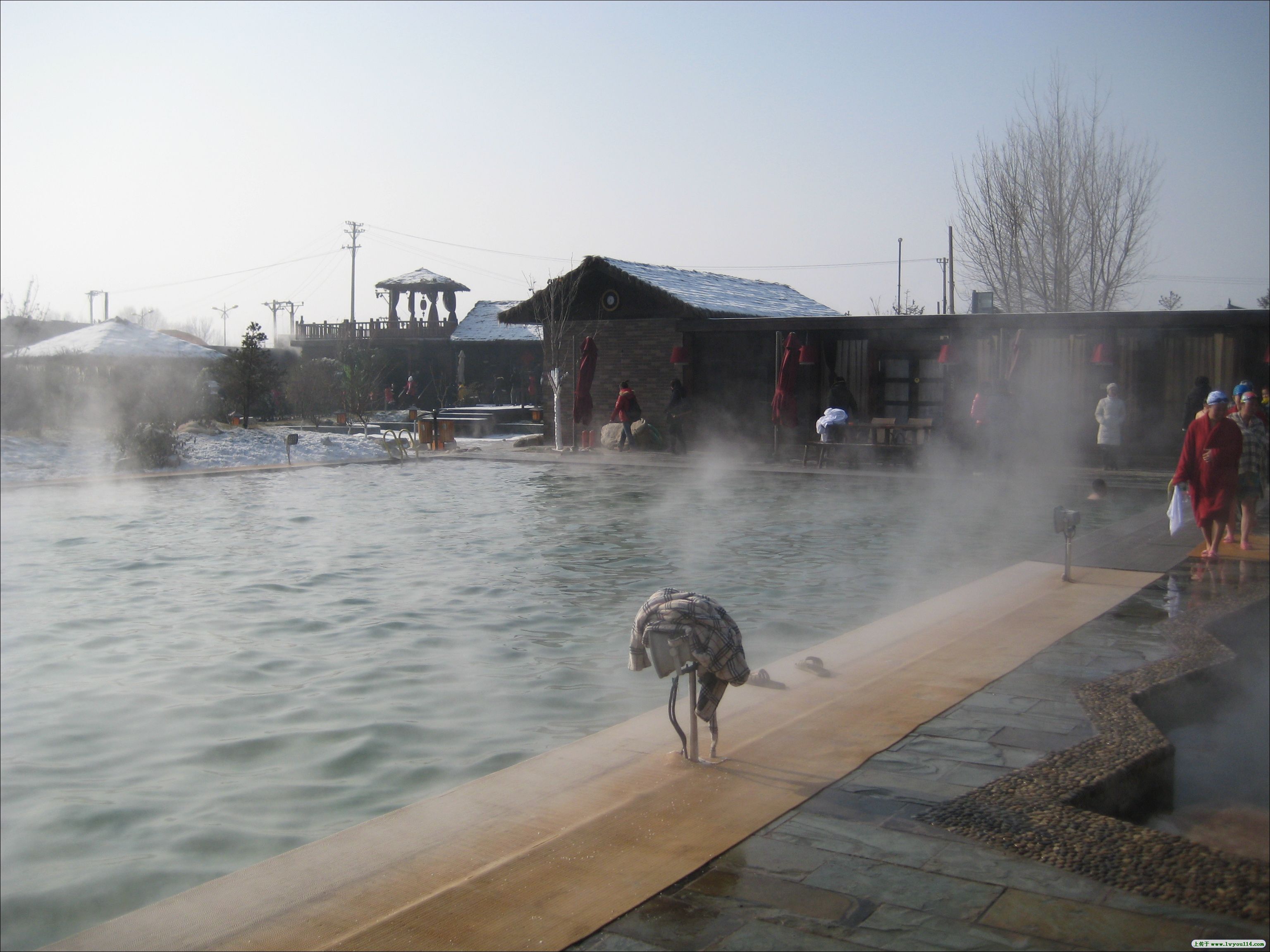  p>官塘温泉位于海南省琼海市白石岭山脚下,距琼海市区8公里,总面积20