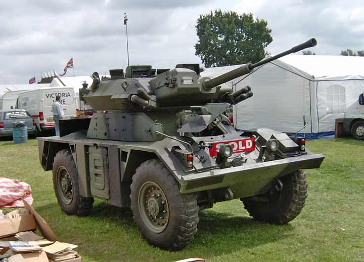 data-lemmaid="144602">英国 /a>狐式轻型轮式装甲侦察车于1965年由