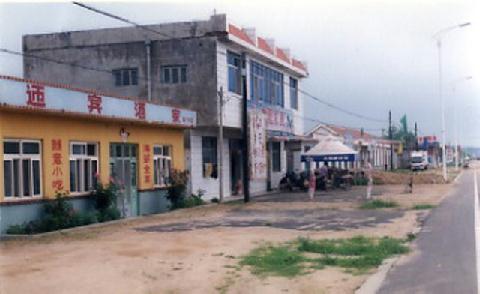 target="_blank" href="/item/泊里镇">泊里镇 /a>,于泊里镇西南10