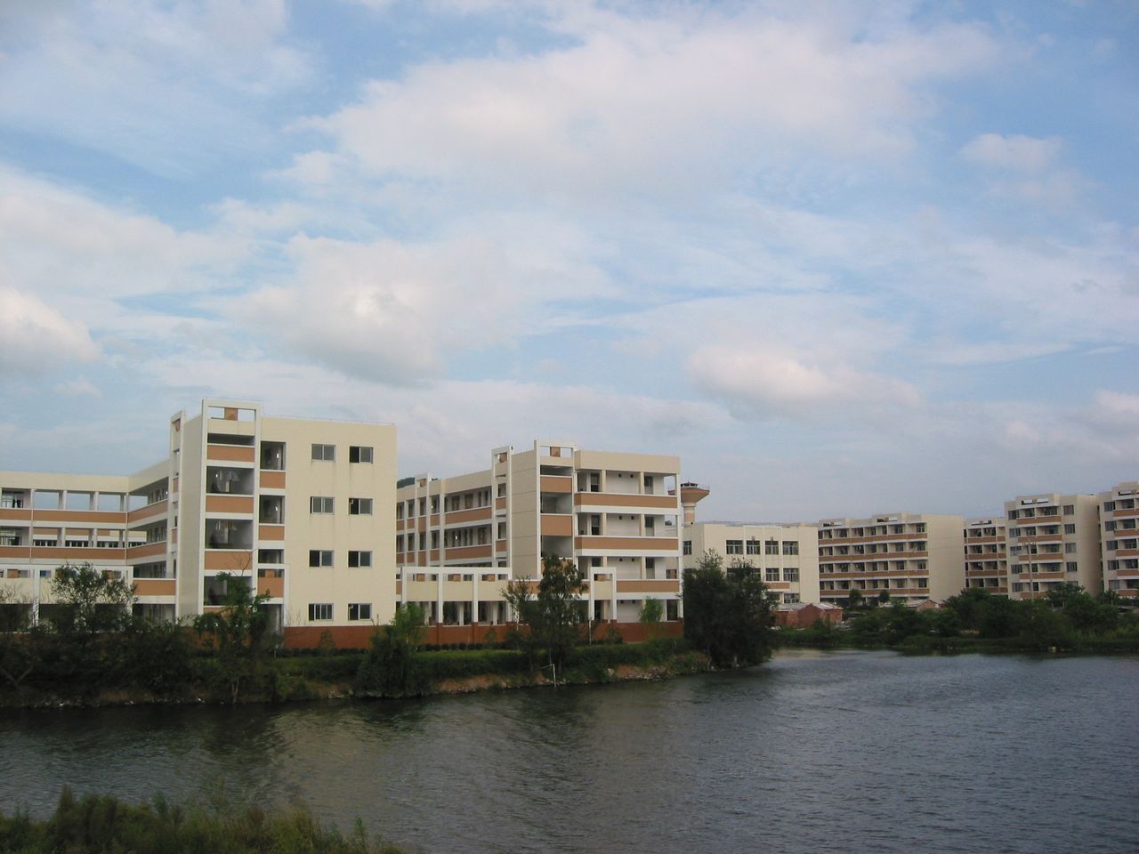 温岭市之江高级中学