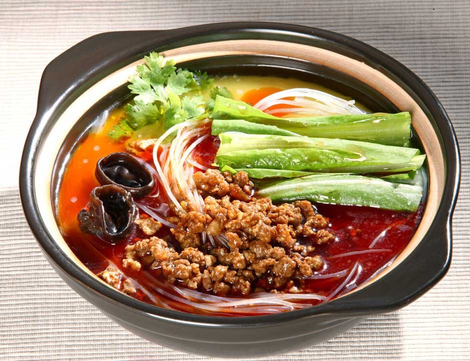  p data-id="gnt8fb3xk6">土豆粉是一种传统小吃,起源于 a target="