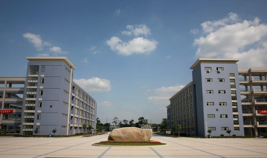  p>南京交通技师学院(南京交通中等专业学校)始建于1978年,隶属市交通