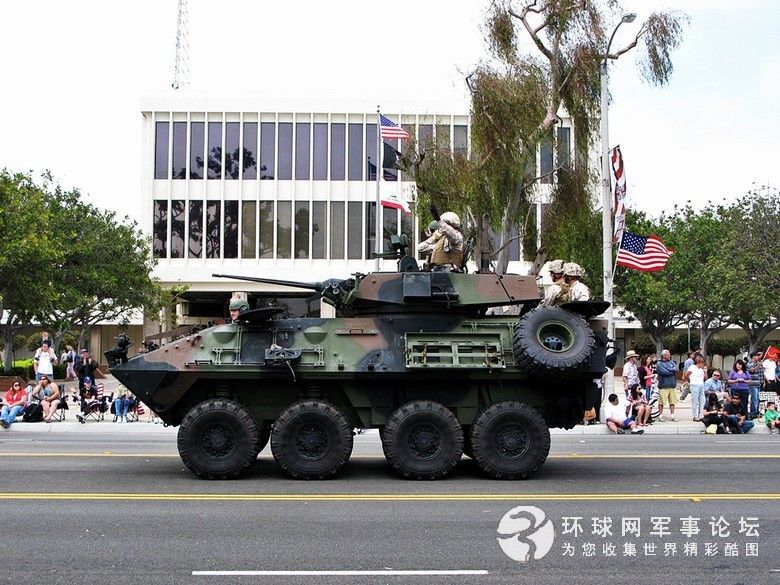 美国 /a>为了满足新组建的快速署部队的需要,根据lav轻型装甲车辆大纲