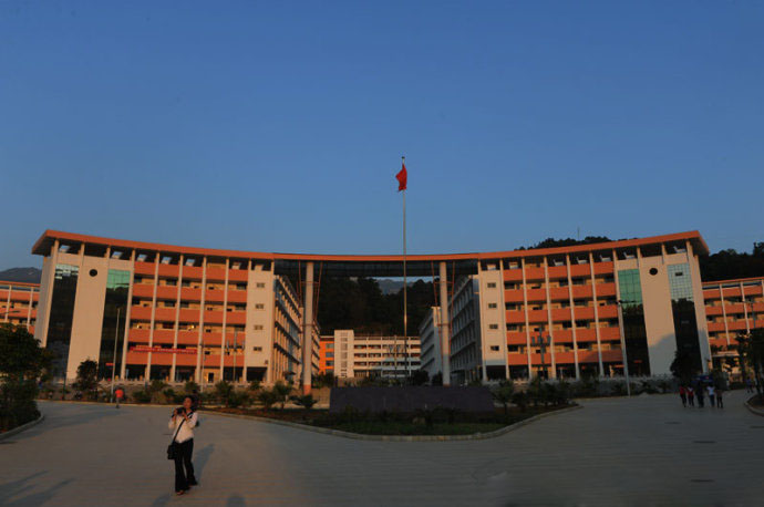 云南省麻栗坡民族中学