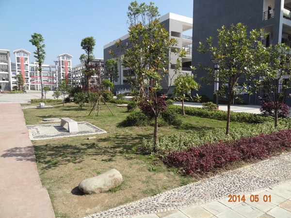 data-id="gnbaymhq33">贵州省江口中学创建于1942年,位于贵州省铜仁市