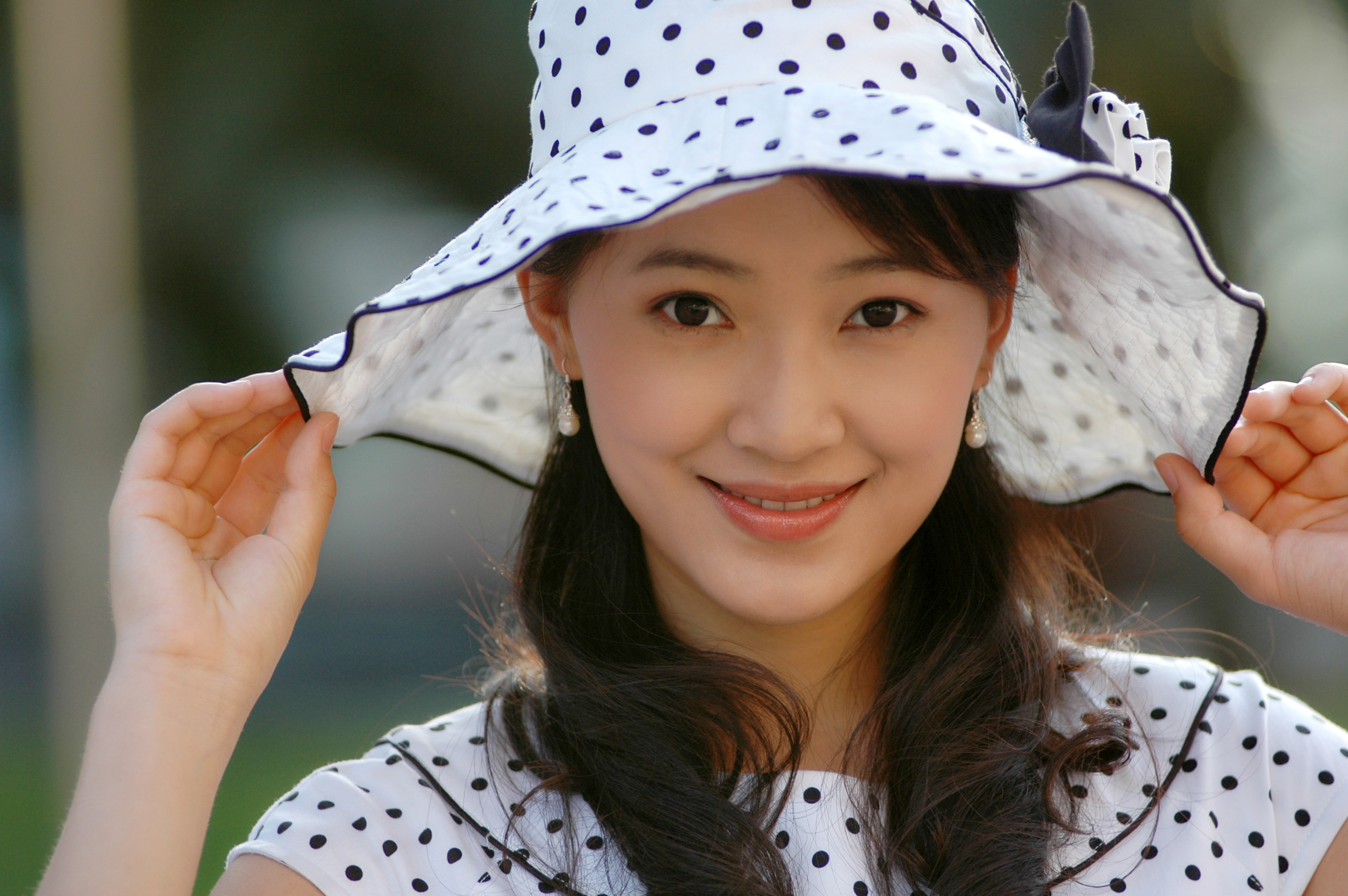  p>秦子越,1987年9月13日出生于辽宁省抚顺市,毕业于 a target="