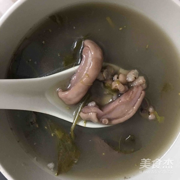  p>车前草猪肚汤是一道药膳,制作原料主要有赤小豆,猪肚,猪瘦肉,蜜枣