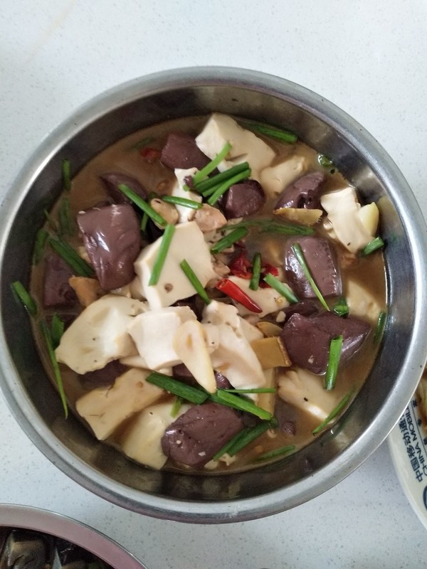 猪血煮豆腐