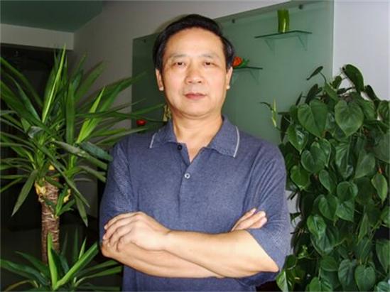  p>胡厚春,1947年出生于湖南省 a target="_blank" href="/item/汨罗