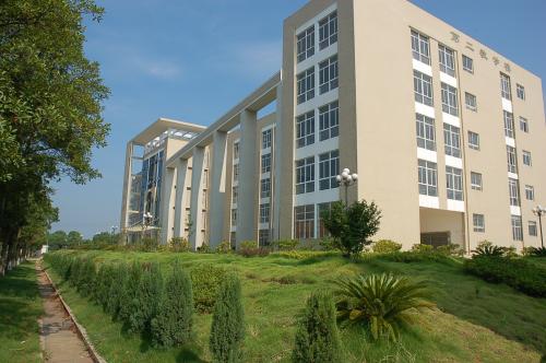a>的土木建筑工程系,办学始于1940年创建的国立中正大学土木水利芽破
