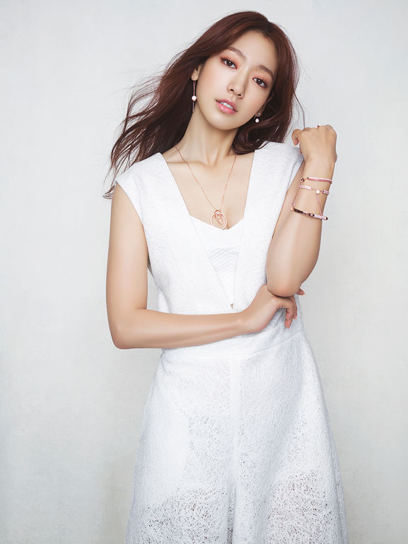 park shin hye) /i>,1990年2月18日出生于韩国光州,韩国女