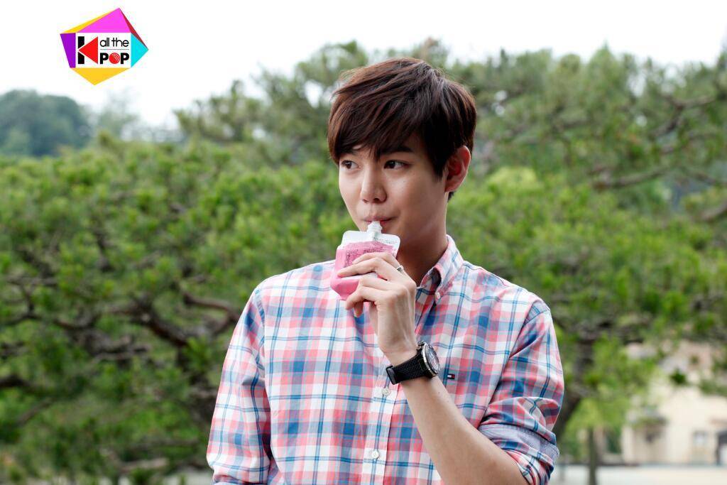 2013年在综艺《 a target="_blank" href="/item/李秀根和金炳万的上