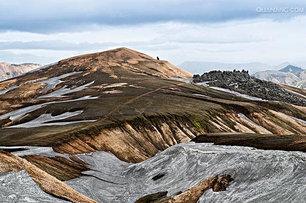  p>熔岩穹丘(lava dome)又称"穹状火山","钟状火山","火山穹","熔岩锥