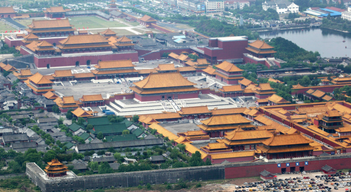  p>明清宫苑景区集影视拍摄,旅游观光,节庆典礼等功能于一体的特大