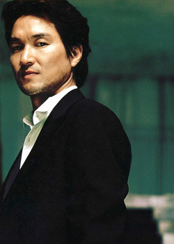  p>韩石圭,1964年11月3日出生于韩国,韩国演员,毕业于 a target="