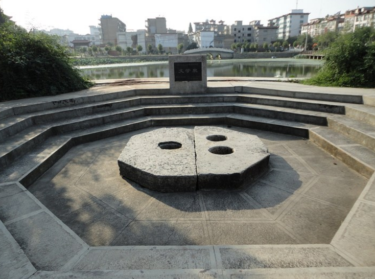 并对3个水潭的功能与用途进行严格区分,并约定俗成,形成古风 a target