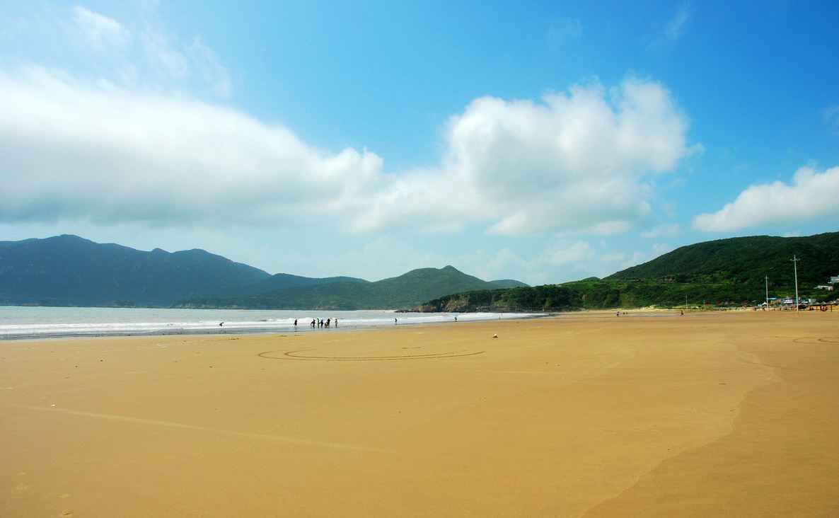  p>朱家尖是国家级风景名胜区,位于浙江省舟山群岛东南部,与相距1.