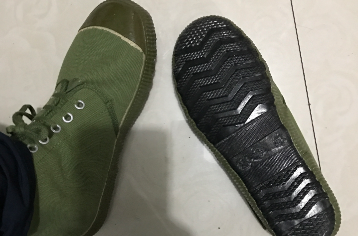  p data-id="go0ff6kxz8">水袜子,即雨靴,东北地区的叫法,鞋帮像袜子