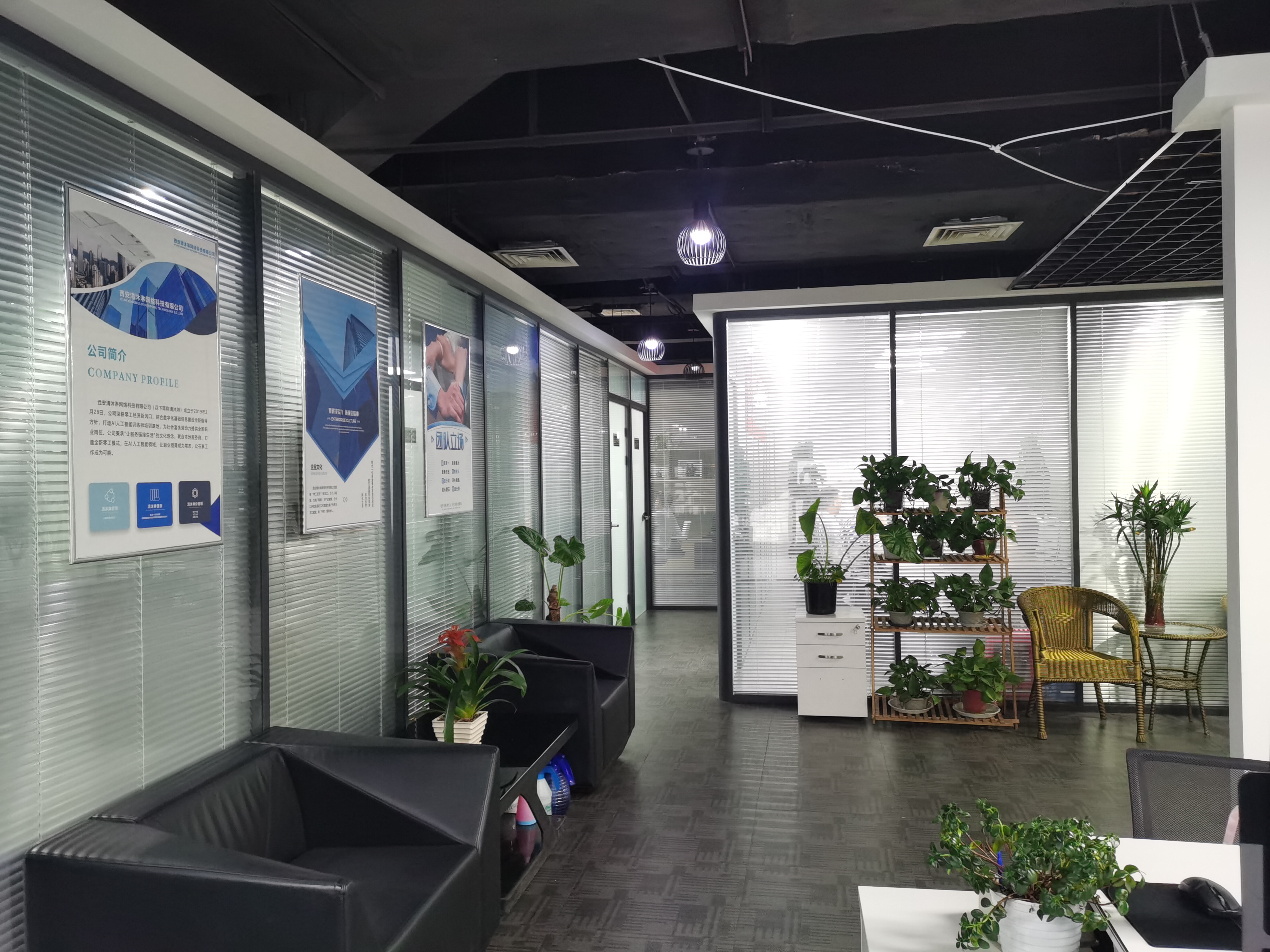 企业管理咨询;市场信息咨询与调查;计算机软件开发及销售;商务信息