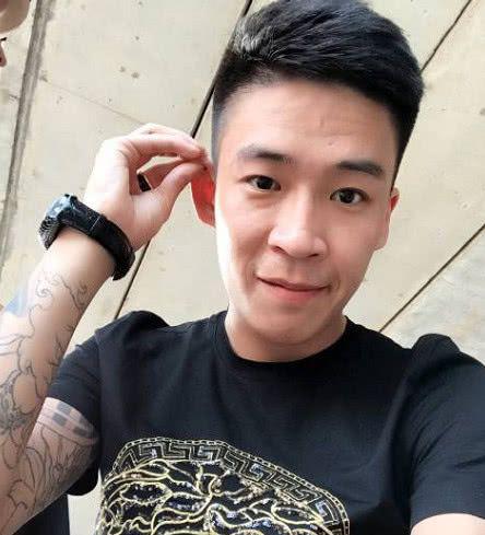  p>刘一手,本名丁大元,网络主播. /p>