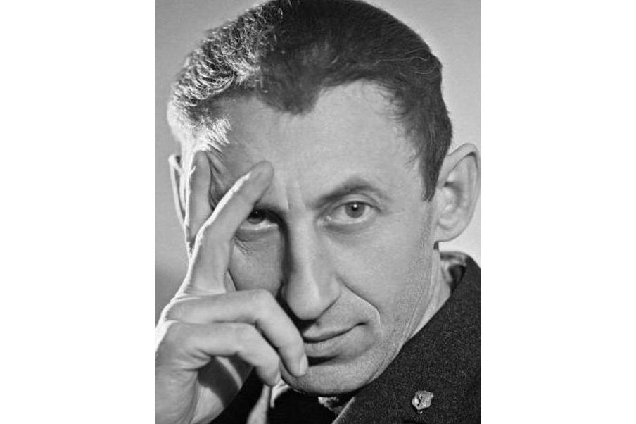  p>vladimir basov是一名演员,参与作品有《pervaya konnaya》,《白衣