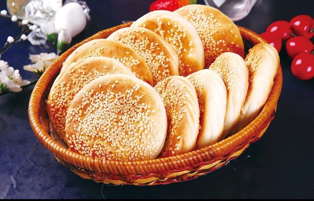  p>河溜油酥烧饼,是怀远最负盛名的地方小吃,有着近百年的历史,抗战