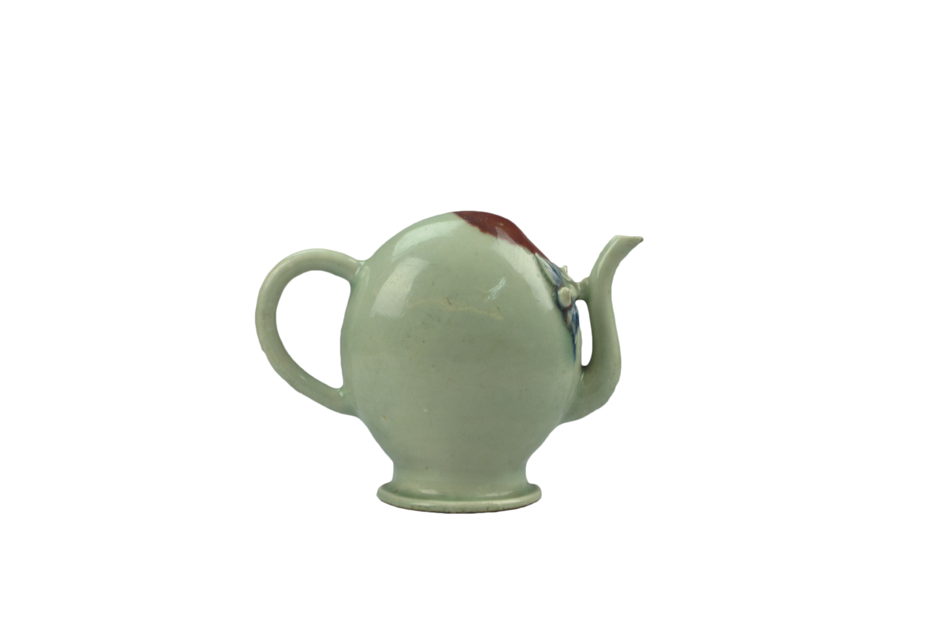 青花釉里红桃形倒流壶