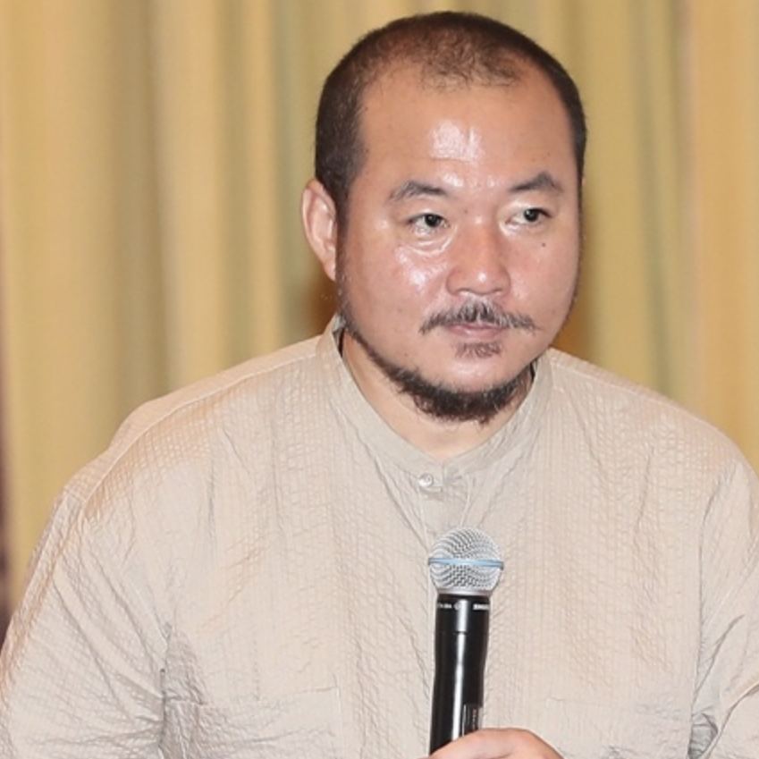 2019年3月执导电影《喋血毒巢》. /p>