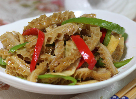  p>凉拌皮肚是一道以皮肚为主要材料的凉菜.