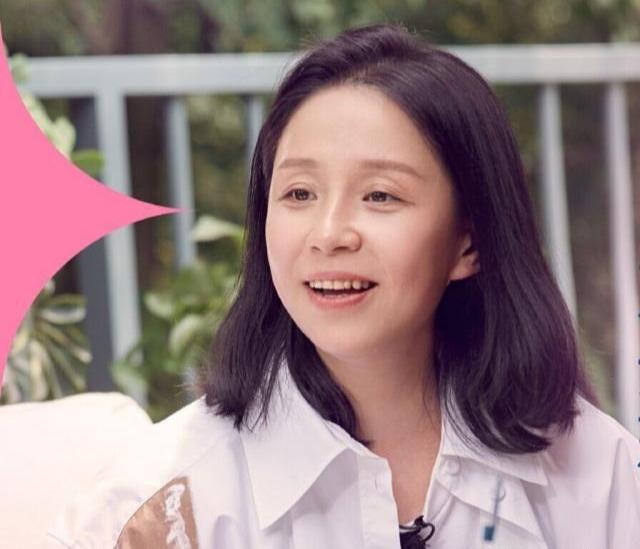 龙丹妮节目中态度招黑，但她这段话还真没说错，点明娱乐圈的尴尬_百科TA说