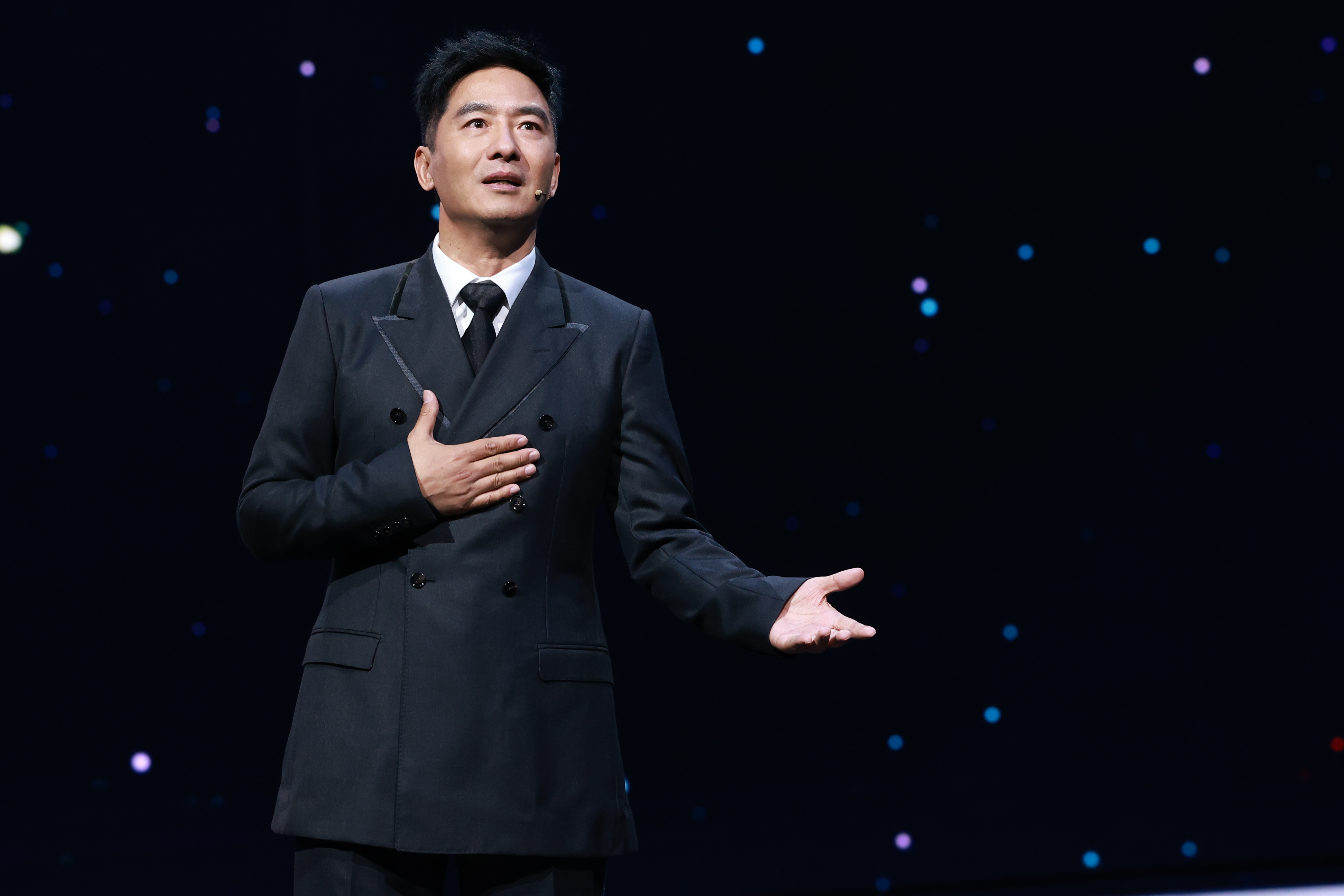 艺术委员会主办的晚会,由 a target="_blank" href="/item/马东/5392"