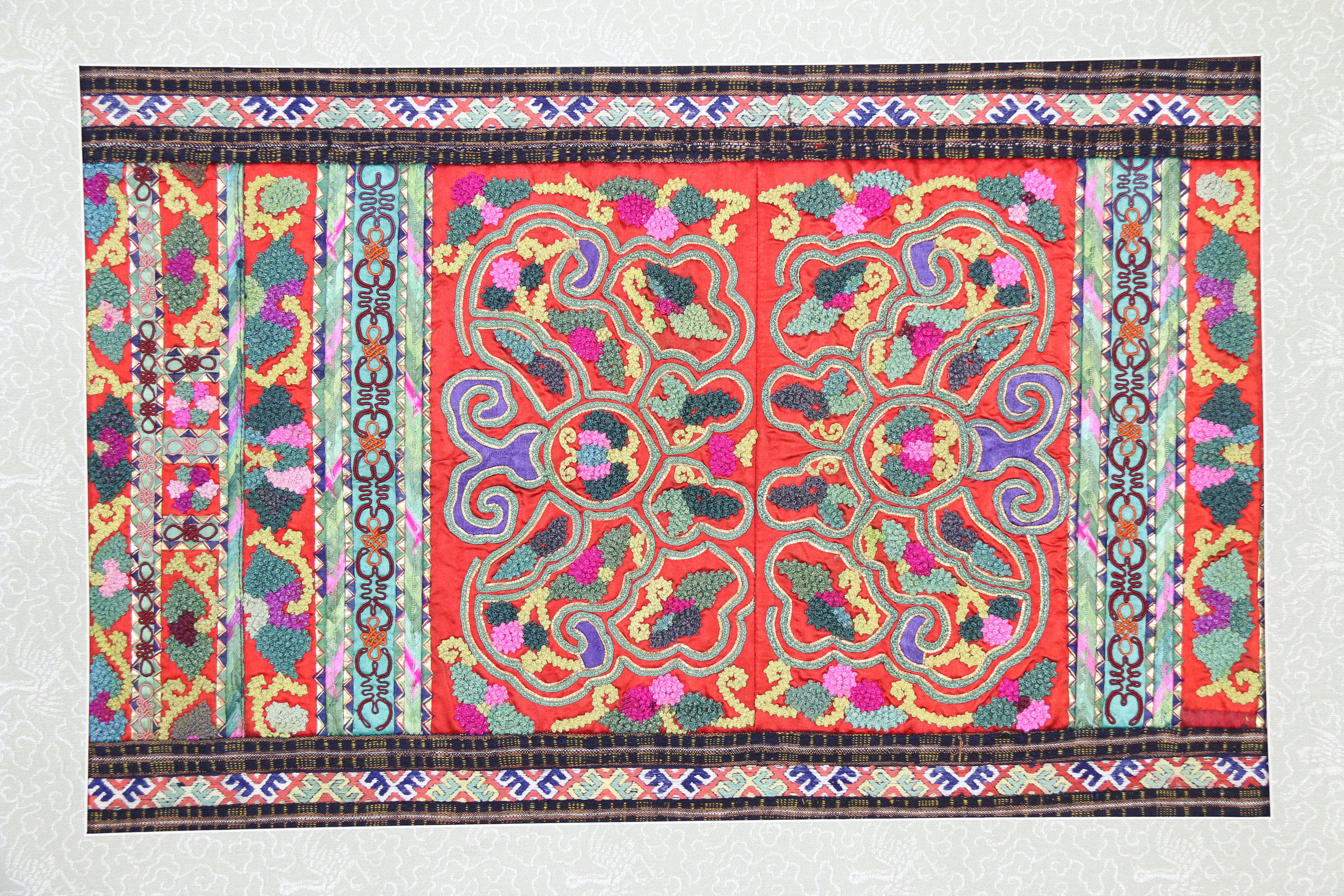  p data-id="tavnmwhqcdko">当代雷山苗族锁宝绣蝴蝶绣片是一件由贵州