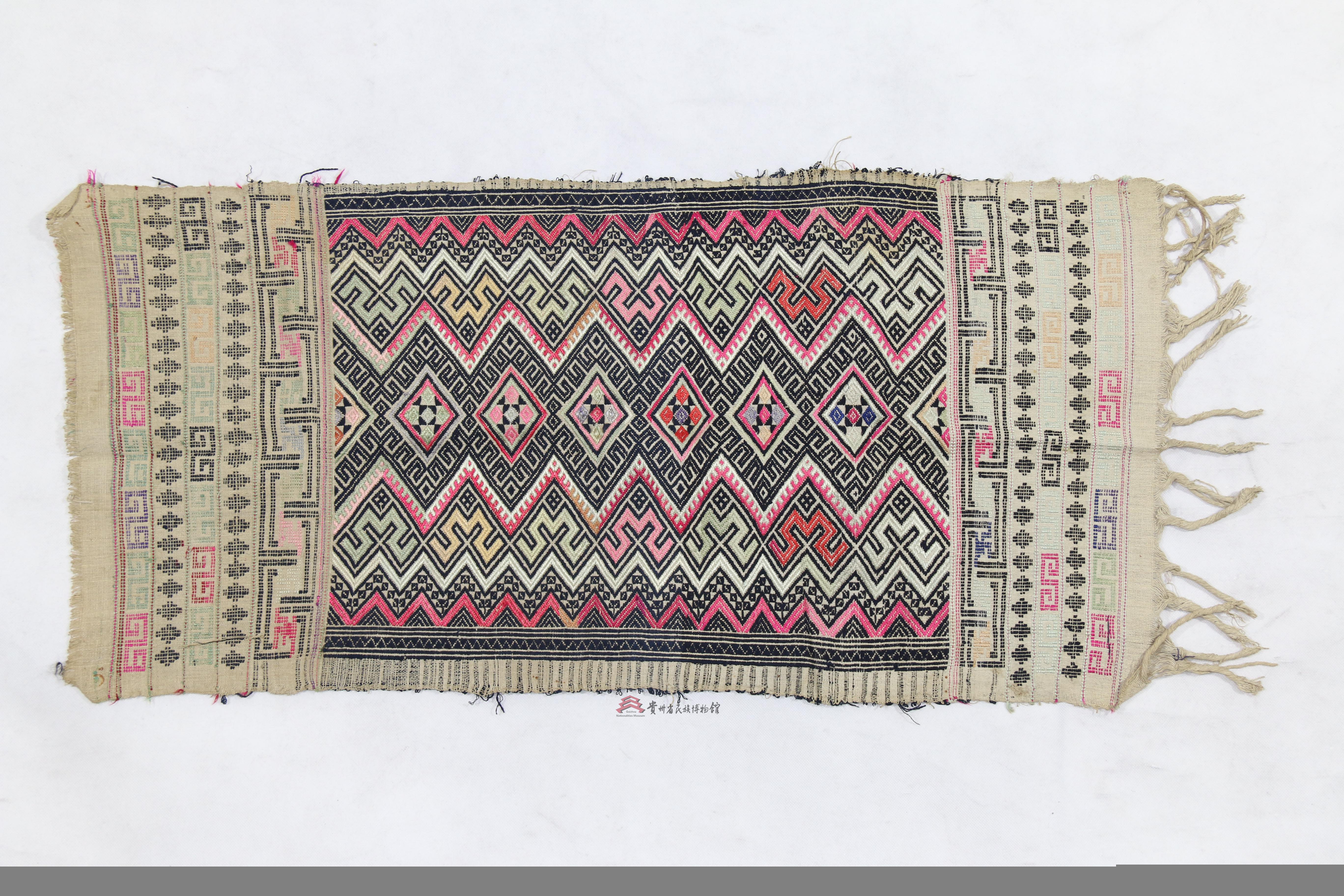 当代黎平侗族织锦四瓣花纹头帕