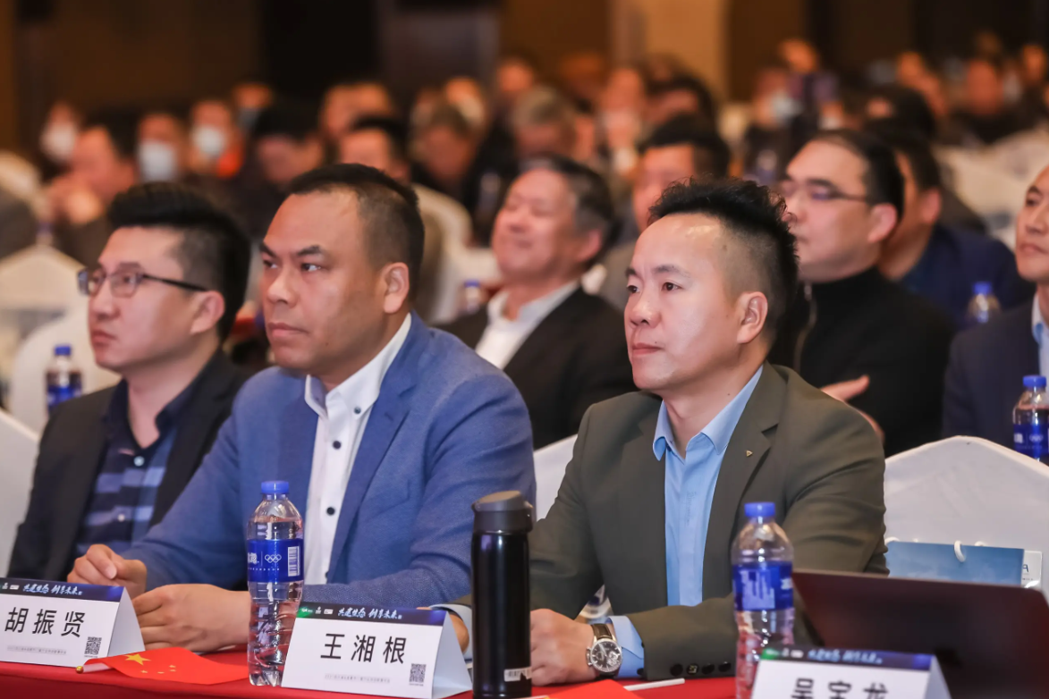 男,湖南双峰人, a target="_blank" href="/item/佛山市博仕门窗有限