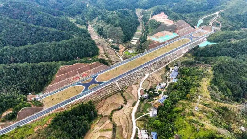  p>寻乌—龙川高速公路(xunwu–longchuan expressway),简称"寻龙高速