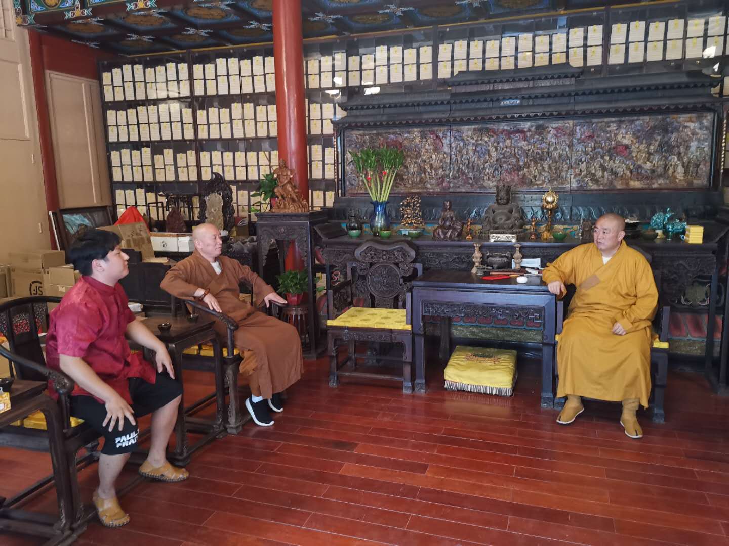  p>释果庆,男,寺庙住持,书画家,现为中国中央机关书法家协会会员,国家